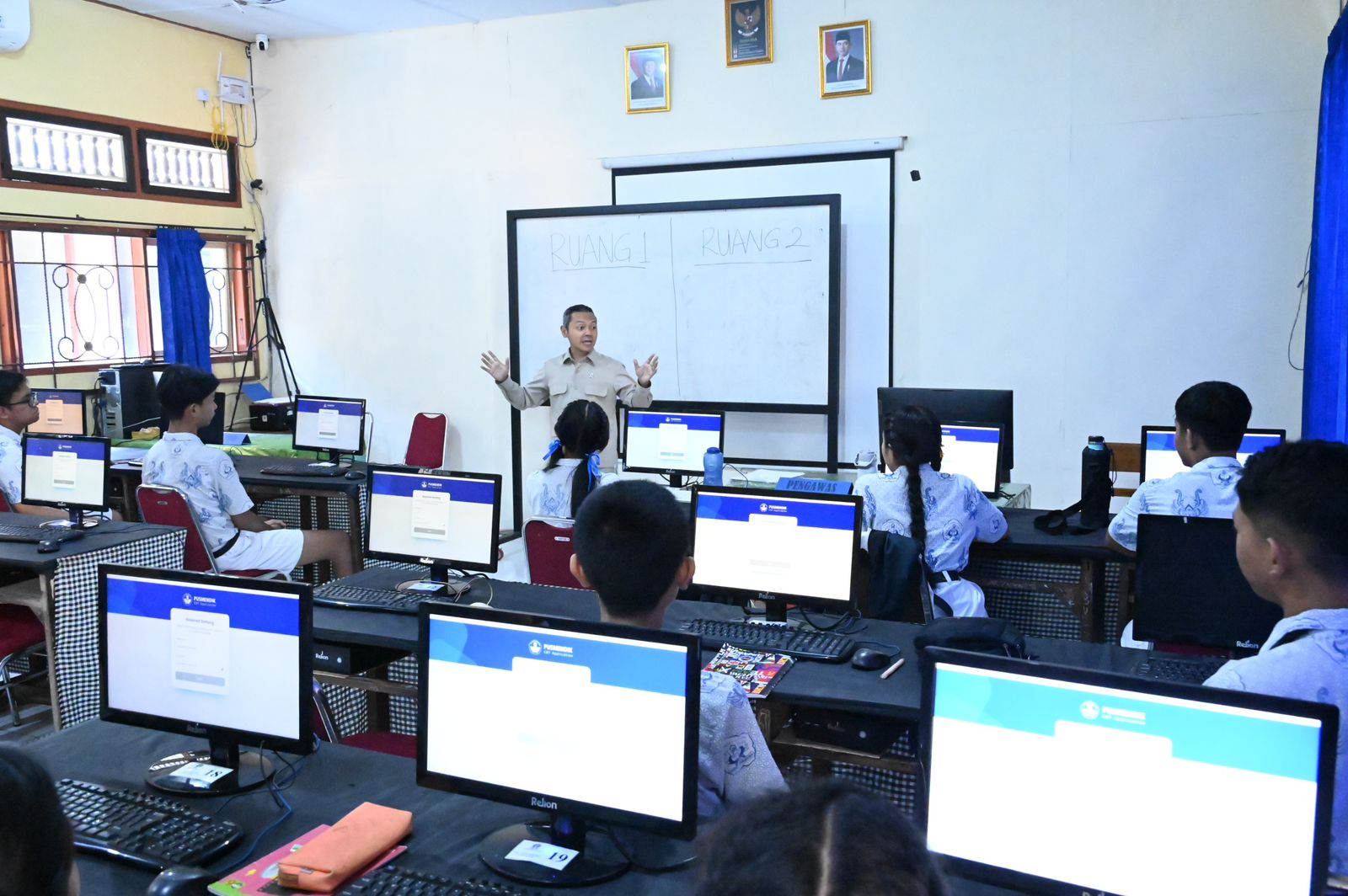 Wamen Fajar Tinjau Kesiapan TKA 2026 di Karangasem, Dorong Pemahaman dan Percaya Diri Siswa