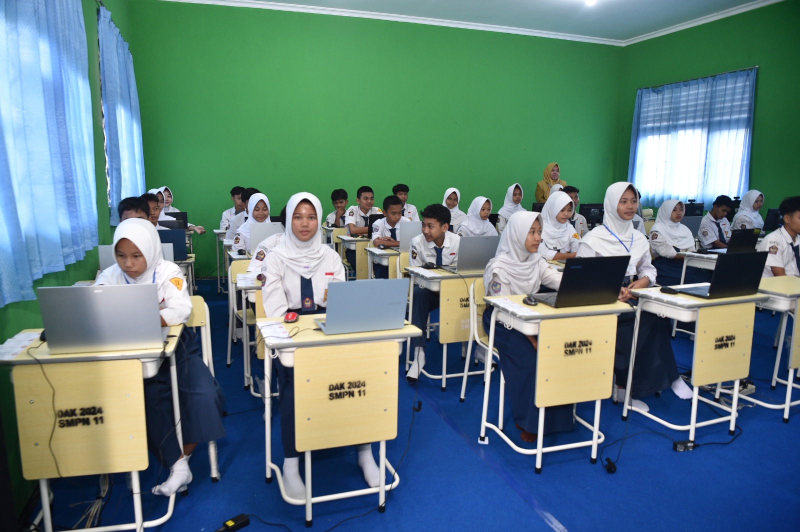 1,8 Juta Lebih Siswa Ikuti Hari Pertama TKA SMP, Pelaksanaan Berjalan Lancar