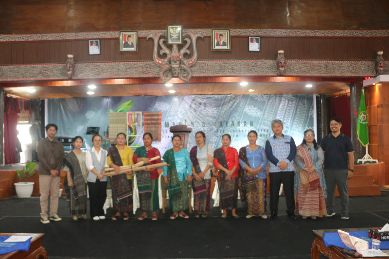 Wabup Taput Hadiri HUT ke-6 Jabu Bonang, Dorong Pelestarian Ulos