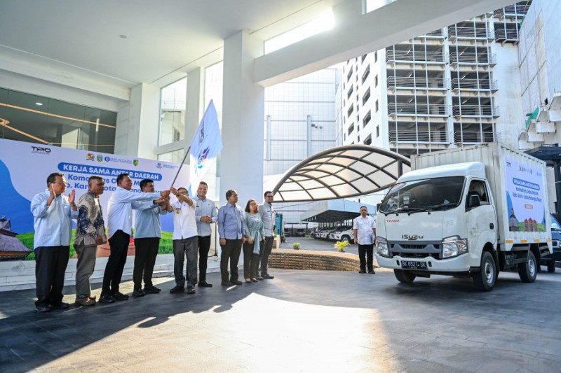 Gubernur Sumut Lepas Pengiriman 1.050 Ton Cabai Merah ke Palangkaraya