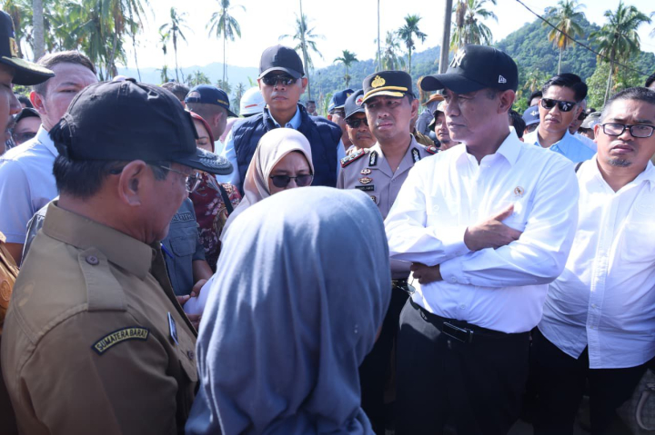 Mentan Amran Tegur Lambannya Rehabilitasi Sawah Pascabencana di Padang Pariaman