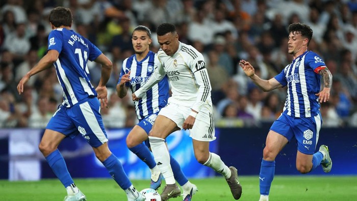 Real Madrid Menang Tipis 2-1 atas Alaves, Mbappe dan Vinicius Jadi Penentu