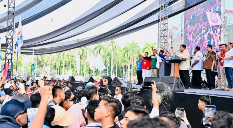 Prabowo Beri &ldquo;Hadiah&rdquo; untuk Buruh di Hari Buruh, Ratifikasi Konvensi ILO hingga Bangun Kampung Nelayan