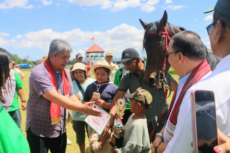 Wabup Taput Resmi Buka Kejurnas Pacuan Kuda 2026 di Siborongborong