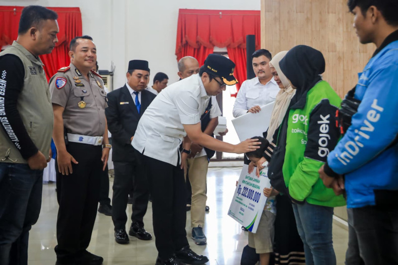 Pemko Medan Serahkan BPJS Ketenagakerjaan untuk Ribuan Driver Ojol