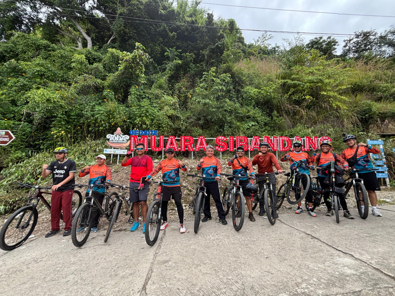 SAFest 2026 Angkat Sport Tourism Tapanuli Utara, Bupati JTP Ikut Gowes dan Renang di Danau Toba