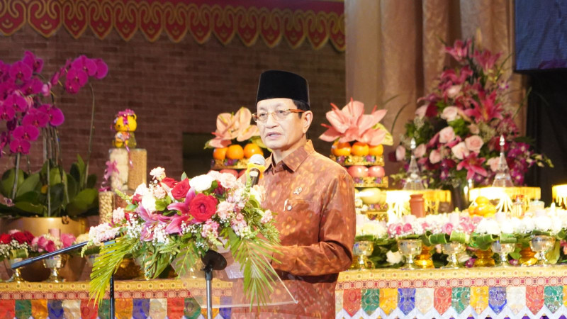 Menag Ajak Umat Buddha Jadikan Waisak Momentum Menjaga Perdamaian Dunia