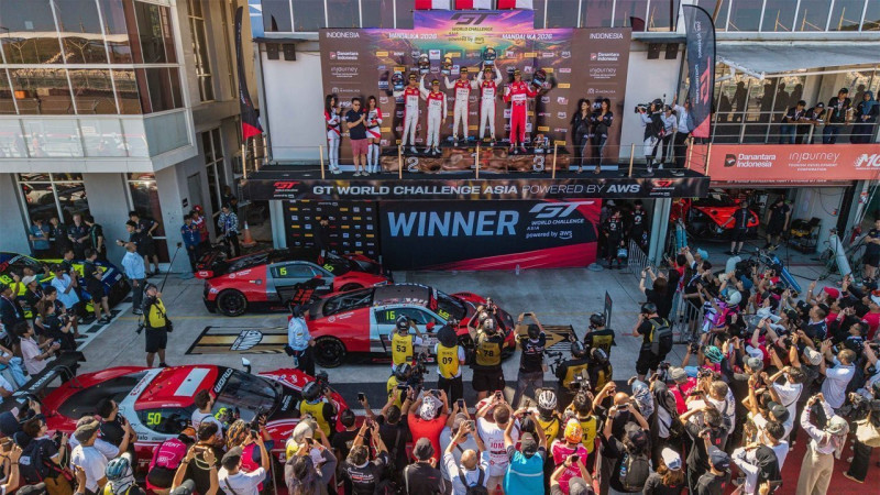 Cheng Congfu-Yu Kuai Juara Race 1 GT World Challenge Asia 2026 di Mandalika