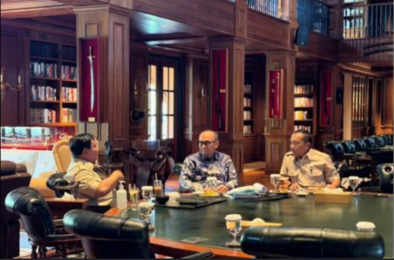 Prabowo Bahas Pengawasan Transaksi Keuangan Bersama PPATK di Hambalang