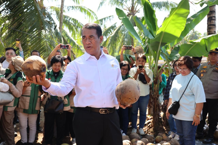 Mentan Temukan Ketidaksesuaian Program Pembibitan Kelapa di Manado, Minta Pengawasan Diperketat