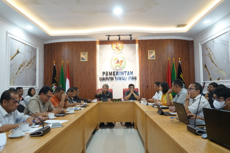 Wakil Bupati Taput Buka Rapat Pemaparan Rencana Aksi OPD 2026-2029