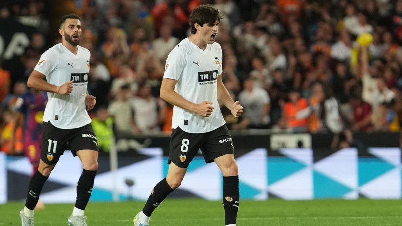 Valencia CF Tutup Musim dengan Kemenangan Dramatis atas FC Barcelona