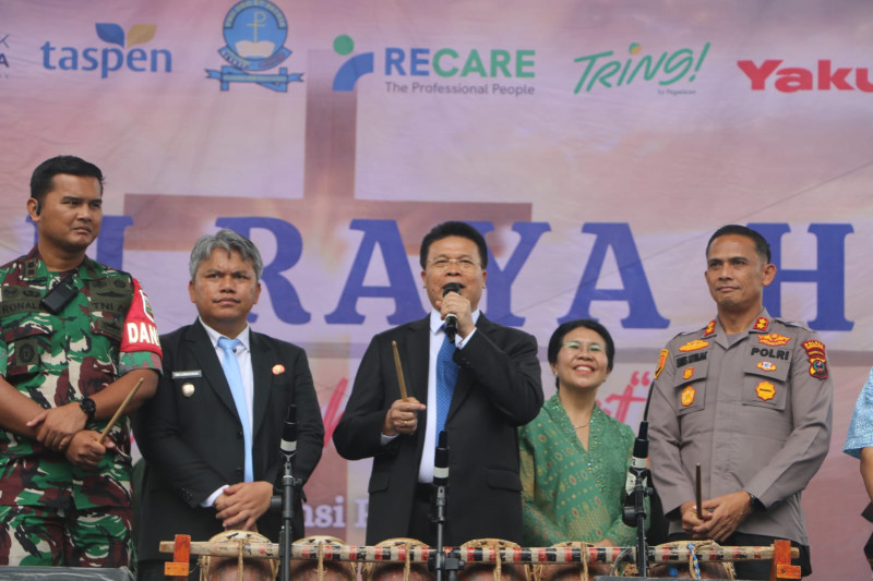 Pemkab Taput Ajak HKBP Bangun Generasi Brilian dan Kembangkan Wisata Rohani Salib Kasih