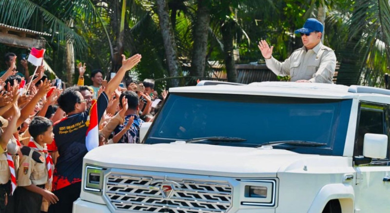 Prabowo Subianto Tinjau Panen Raya Udang di Kebumen, Warga Sambut Antusias