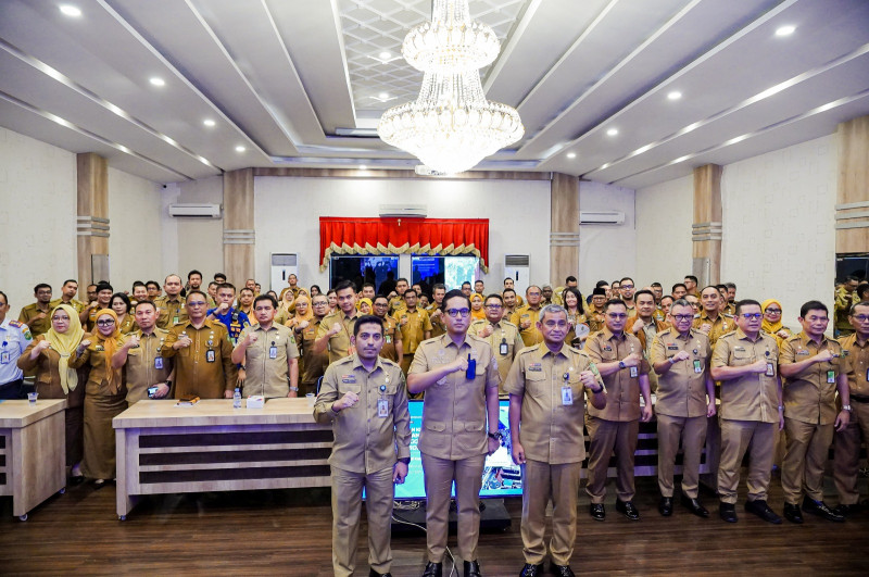 Rico Waas Evaluasi Program Prioritas, Tekankan Percepatan Realisasi Janji Kampanye