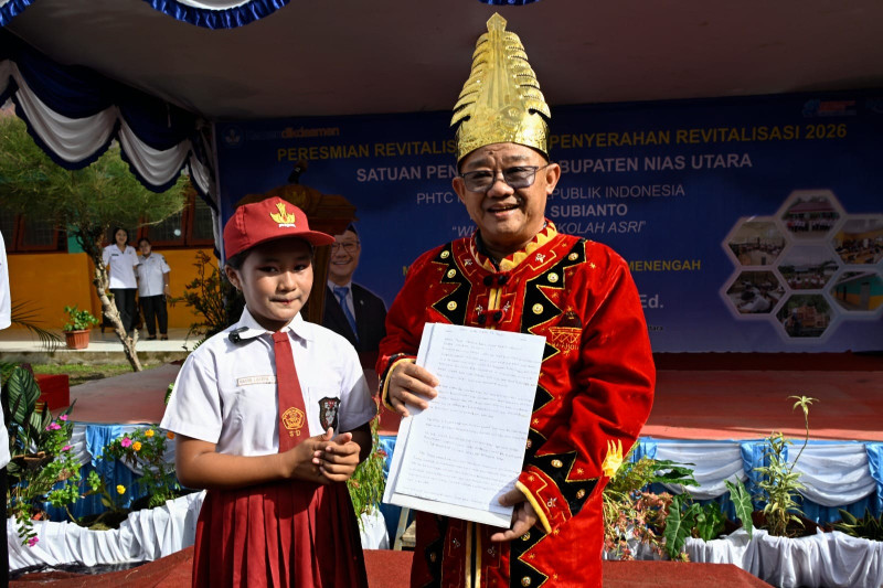 Murid SD di Nias Utara Titip &ldquo;Surat Cinta&rdquo; untuk Presiden Prabowo