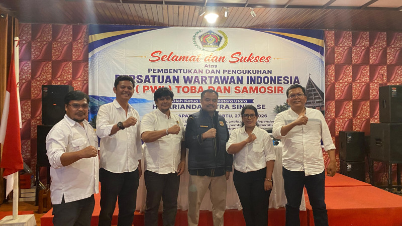 Ketua PWI Sumut Kukuhkan Pengurus Definitif PWI Toba dan PWI Samosir