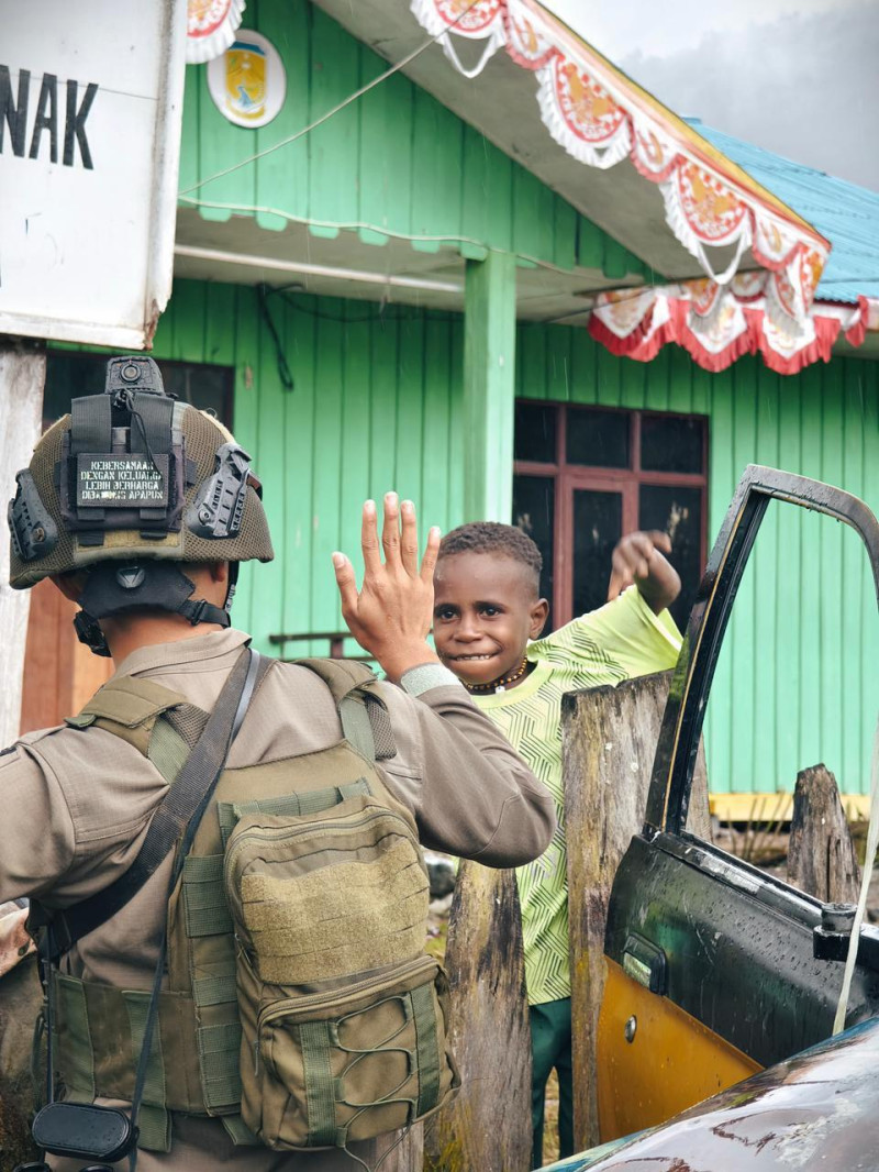 Satgas Operasi Damai Cartenz Gelar Patroli Dialogis di Distrik Sinak, Warga Sambut Positif