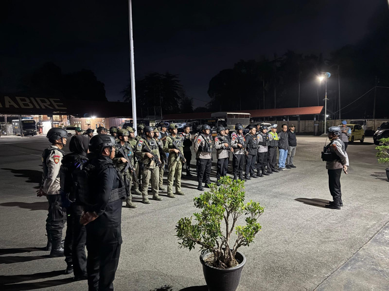 Polres Nabire dan Satgas Damai Cartenz Gelar Razia Malam, Sita Senjata Tajam