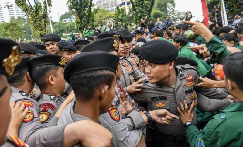 Boni Hargens Apresiasi Pendekatan Humanis Polri dalam Mengawal Gelombang Demonstrasi