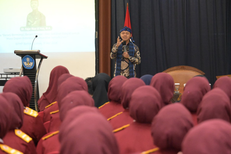Wamendikdasmen Dorong Penguatan Sekolah Rakyat dan Jamin Akses Kuliah bagi Siswa