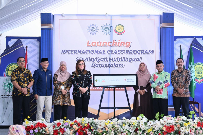 Mendikdasmen Resmikan International Class Program di SD Aisyiyah Multilingual Darussalam Kudus