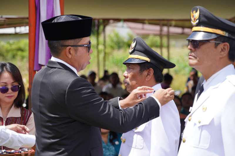 Bupati Taput Lantik 23 Pejabat, Diantaranya Lam Miduk Sinaga