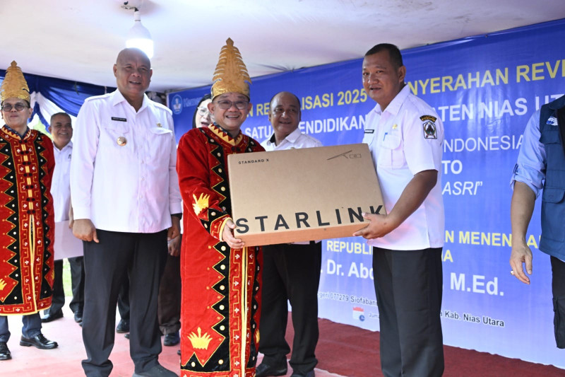 Kemendikdasmen Hadirkan Listrik dan Internet Starlink untuk Sekolah di Nias Utara