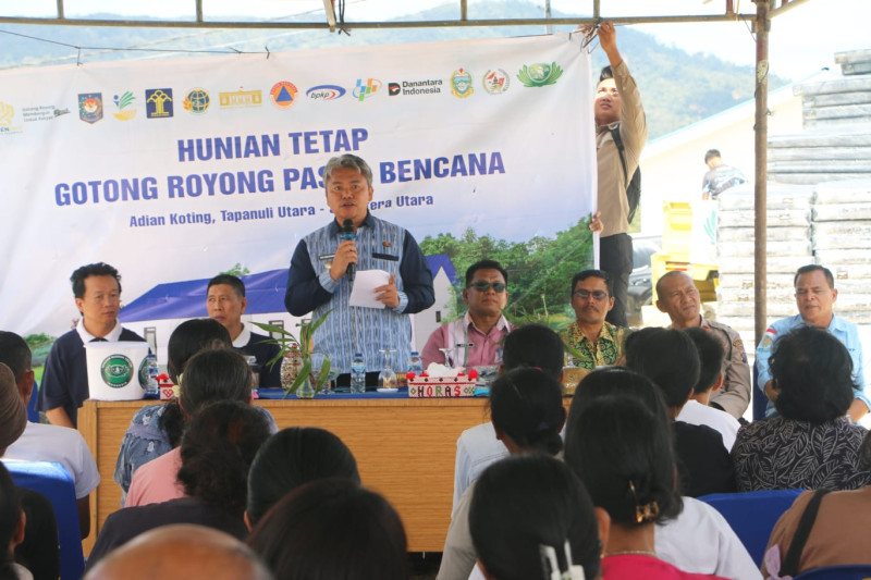 Pemkab Taput Serahkan Bantuan Perabotan Huntap Tahap II untuk 33 KK Korban Bencana