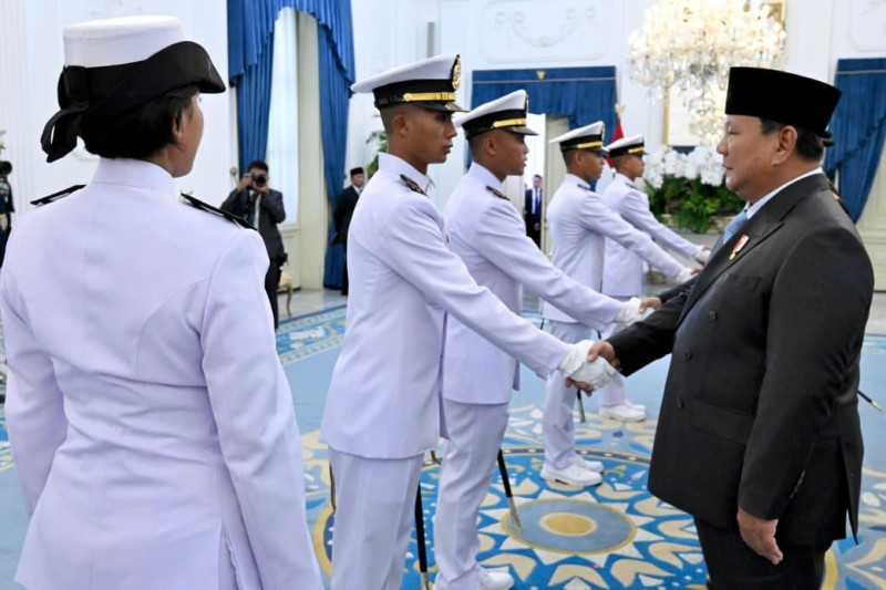 Presiden Prabowo Jamu Perwira Remaja TNI-Polri dan Keluarga di Istana