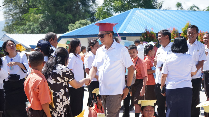 Bupati Taput Tinjau MPLS di SMPN 1 Tarutung, Tekankan Pendidikan Karakter dan Literasi