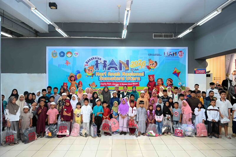 Kahiyang Ayu Ajak Ratusan Anak Yatim dan Disabilitas Belanja Perlengkapan Sekolah di Tebingtinggi