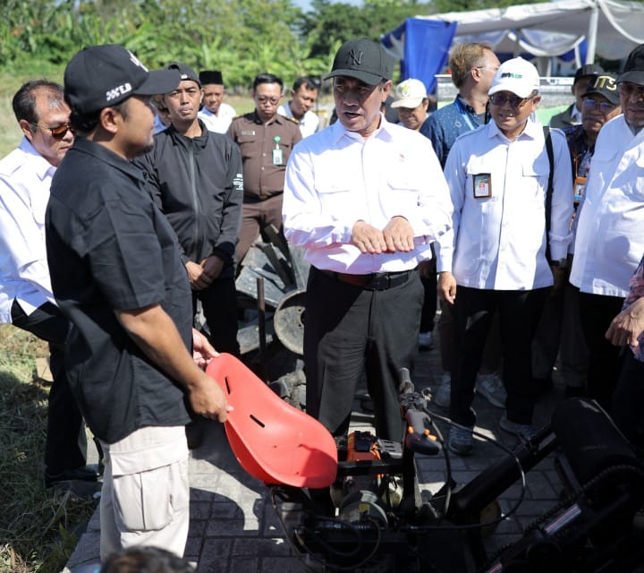 Mentan Amran Borong Inovasi ITS, Benih Jagung Rp10 Miliar hingga Traktor Amfibi