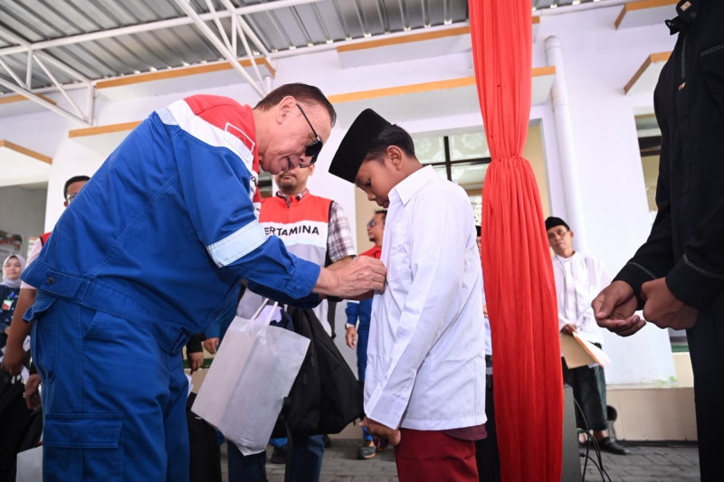 Pertamina Salurkan 200 Paket Bantuan Pendidikan untuk Siswa Prasejahtera di Banyuwangi