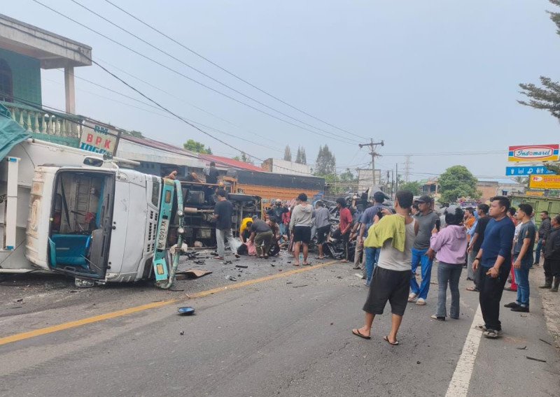Diduga Rem Blong, Kecelakaan Beruntun Libatkan Enam Kendaraan di Jalan Jamin Ginting Sibolangit