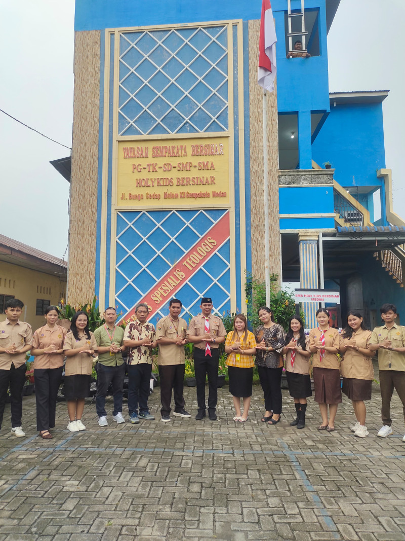 Mahasiswa dan Dosen PBSI UNIKA Medan Tanam Pohon, Wujudkan Nilai Kepramukaan dan Kepedulian Lingkungan
