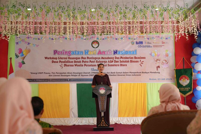 Kahiyang Ayu Serahkan Santunan Pendidikan kepada 118 Siswa Binaan DWP Sumut