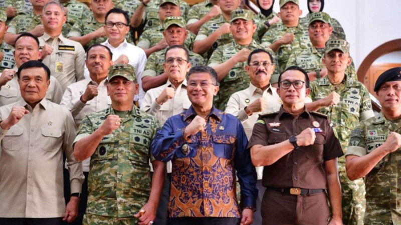 Menko Polkam Minta TNI-Polri Perkuat Komunikasi dengan Masyarakat