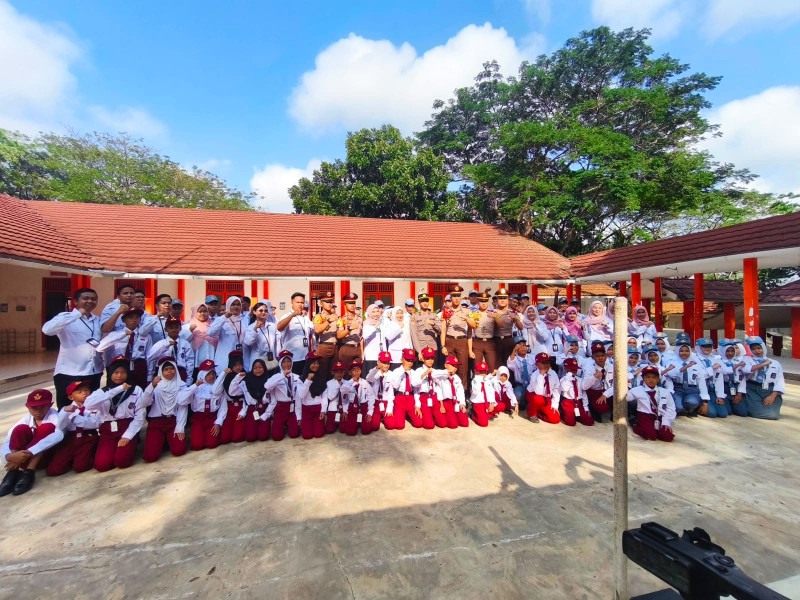 Polri Kerahkan 372 Taruna Akpol Dampingi Siswa Sekolah Rakyat di 73 Lokasi