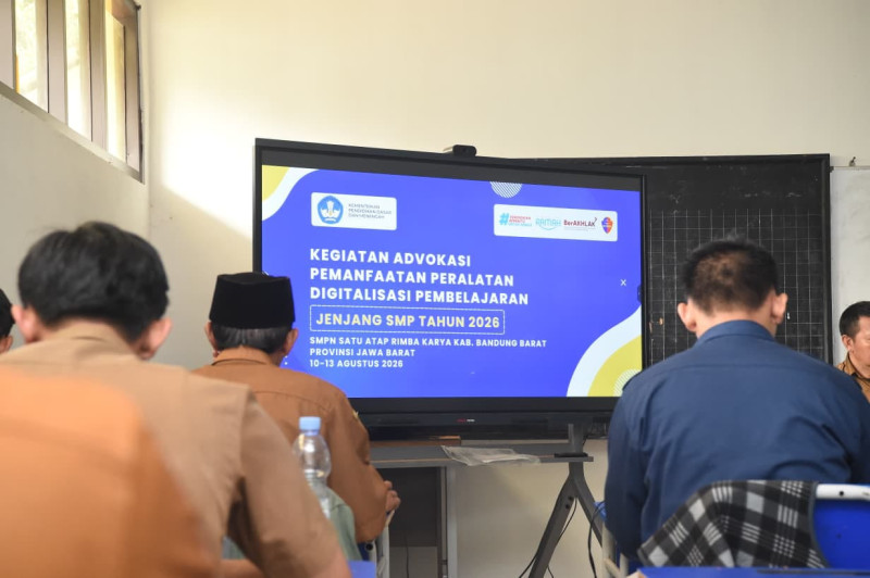 Papan Interaktif Digital Dorong Guru di Bandung Barat Ciptakan Pembelajaran Lebih Interaktif