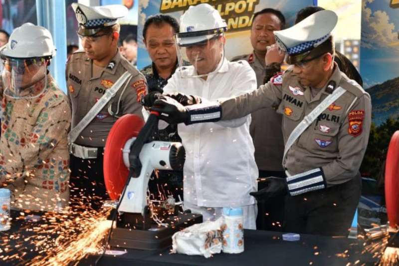Polda Jabar Musnahkan Barang Bukti Kejahatan, KDM Soroti Knalpot Brong hingga Tramadol