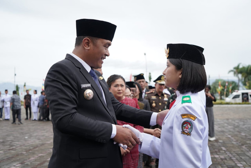 Bupati Toba Kukuhkan Paskibraka 2026, Tekankan Tugas sebagai Pengemban Kehormatan Bangsa