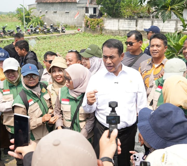 Mentan Amran: Buruh Tani Bakal Bisa Dapat Bantuan Traktor dan Alsintan