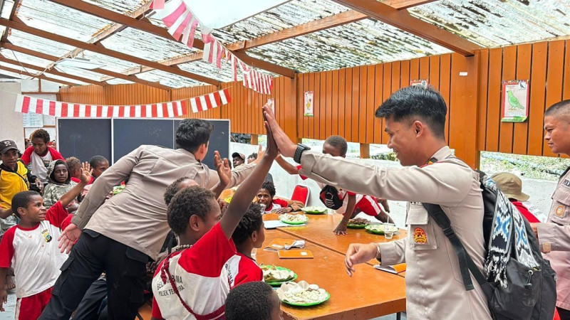 Honai Belajar Gratis Polsek Tembagapura Dorong Anak Papua Semangat Menuntut Ilmu