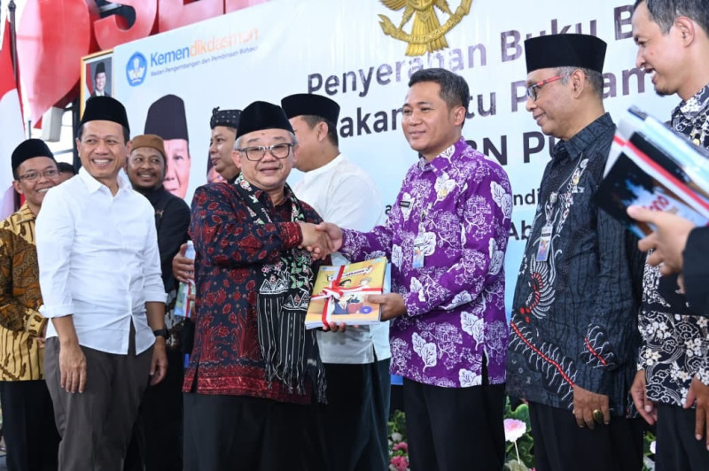 Kemendikdasmen Revitalisasi SLBN Purwosari dan Salurkan Buku Bacaan Bermutu di Kudus