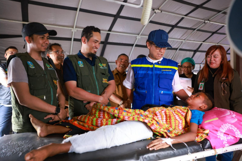 Menkes Tinjau Pelayanan Kesehatan Korban Gempa di RSUD Ruteng