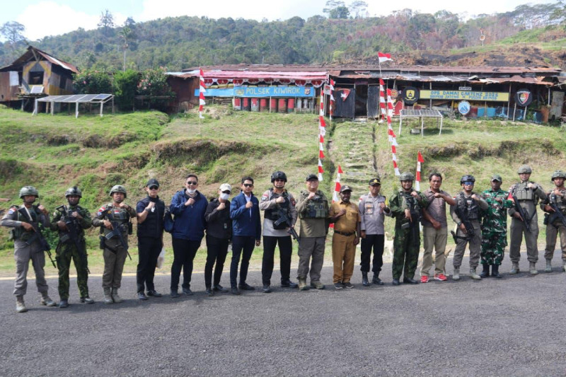 Kaops Damai Cartenz Tinjau Pos Kiwirok, Tekankan Kewaspadaan dan Kesehatan Personel
