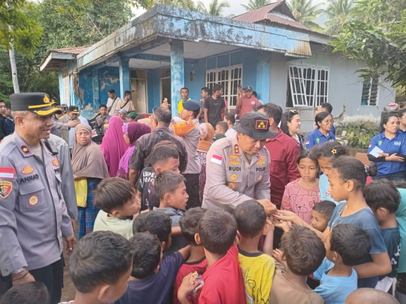 Polres Ende Berikan Trauma Healing kepada Anak Korban Gempa di Lokoboko