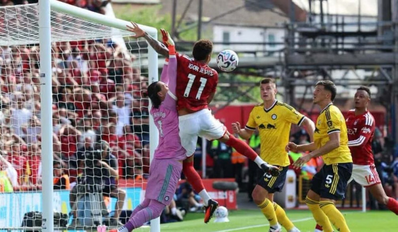 Gol Telat Anton Stach Bawa Leeds United Taklukkan Nottingham Forest