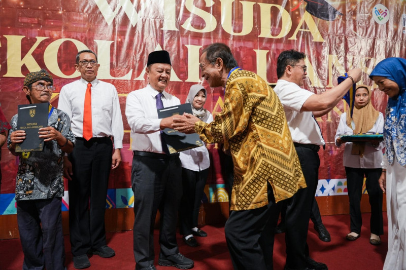 297 Lansia di Magelang Tengah Lulus Sekolah Lansia, Didorong Tetap Produktif